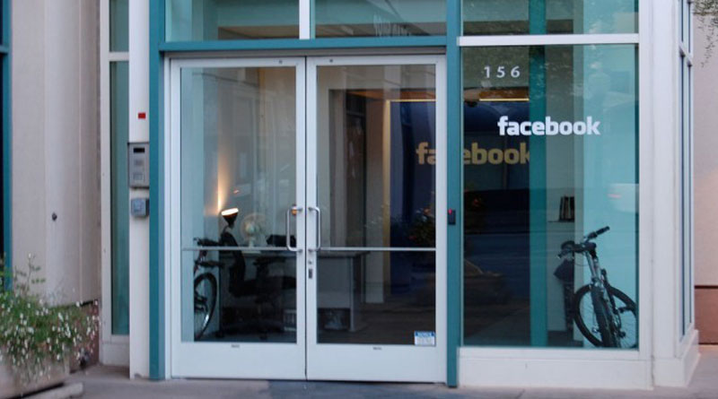 CEO Facebook Akan Datang Bahas Hoax?
